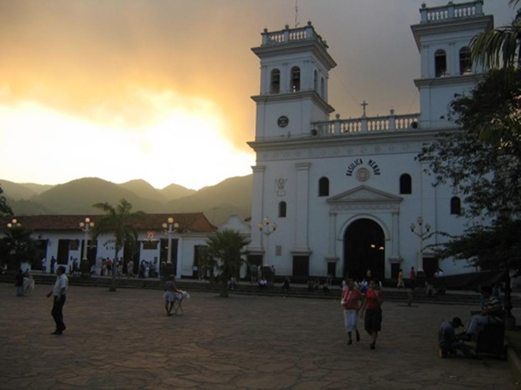 Hotel Las Nieves Хирон Экстерьер фото